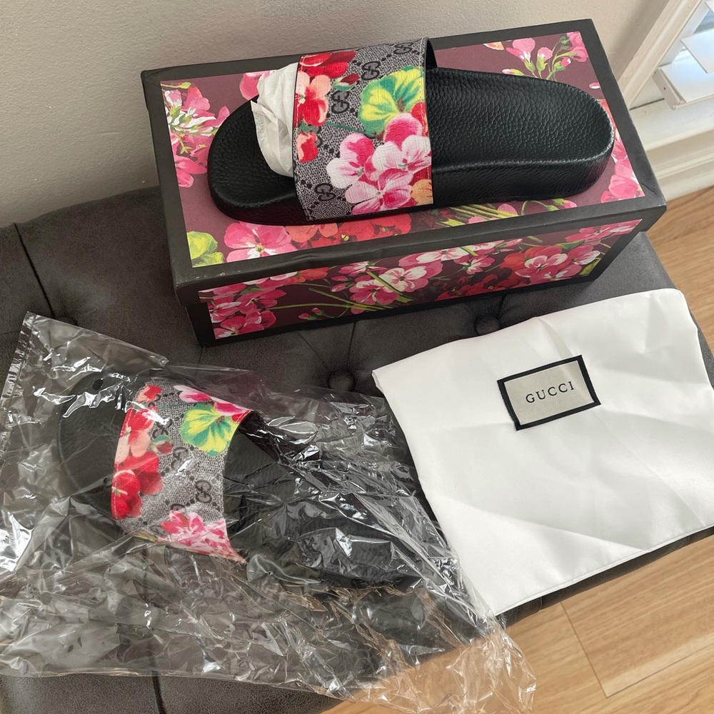 GUCCI Slides Size 9